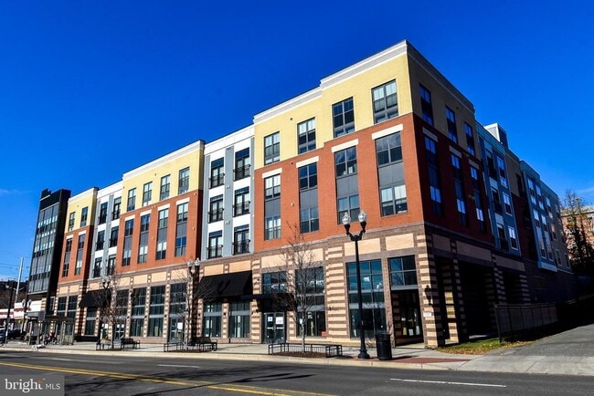 Building Photo - 989 S Buchanan St