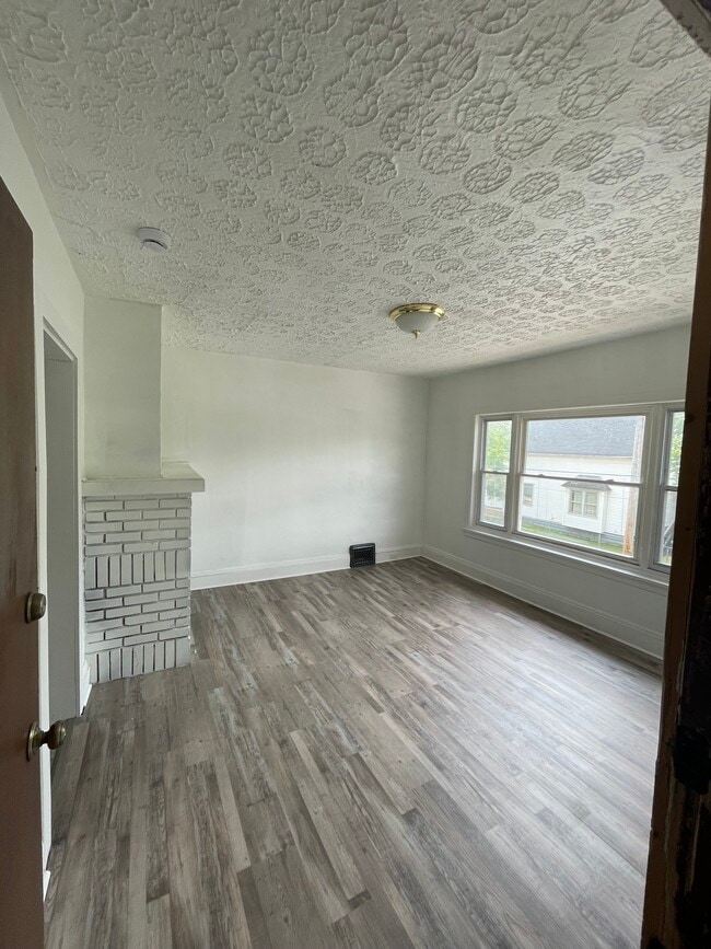 Building Photo - 3610 E 139th St