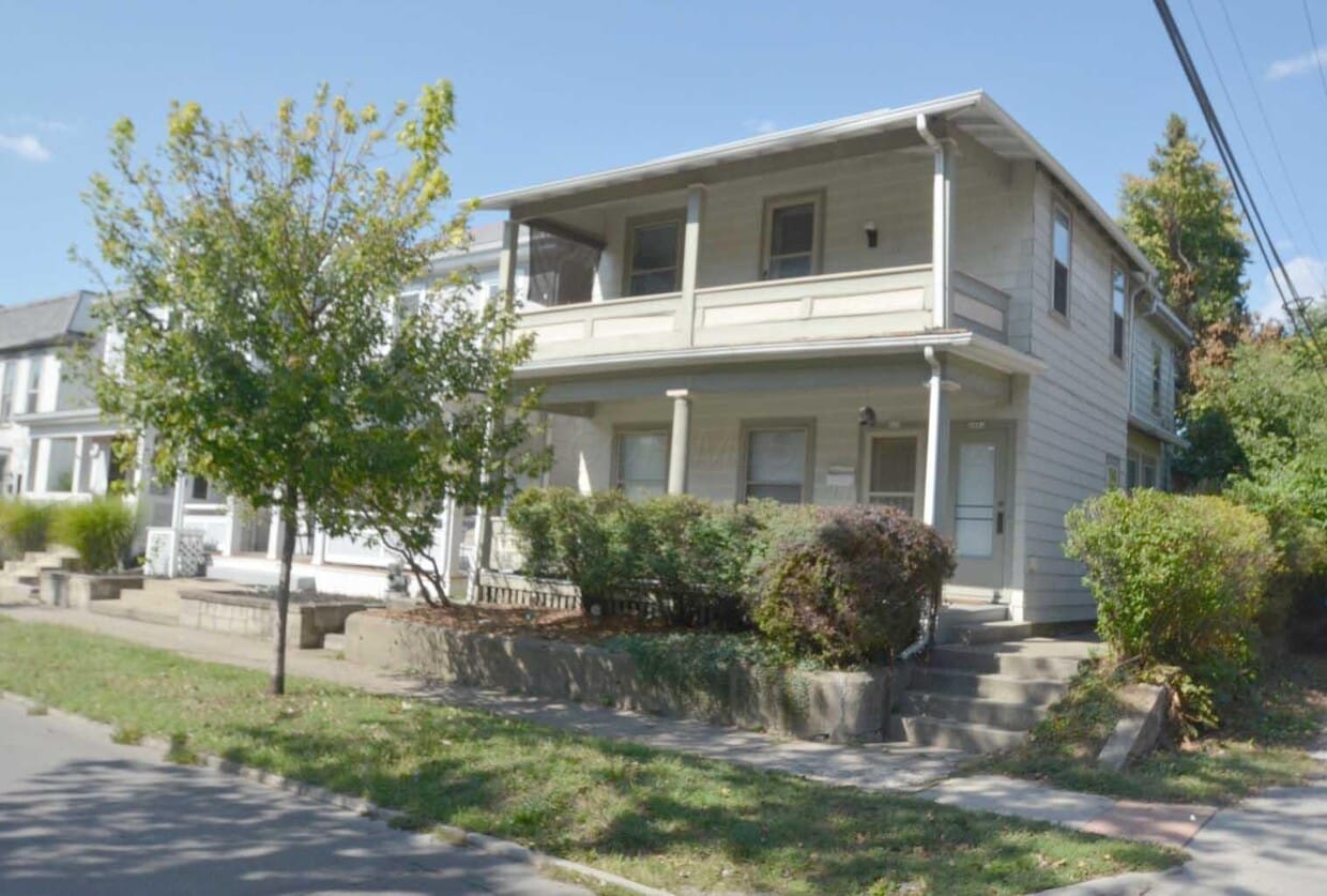 Foto principal - 208 W 3rd Ave