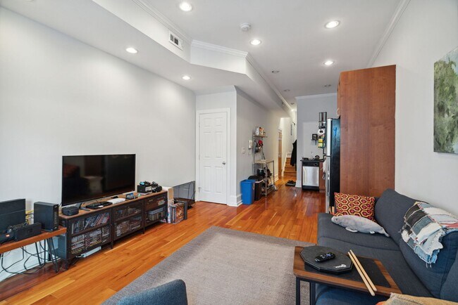 Foto del edificio - 3009 W Girard Ave