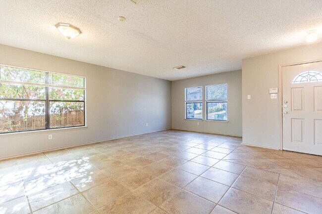 Foto del edificio - 8423 Parry Path