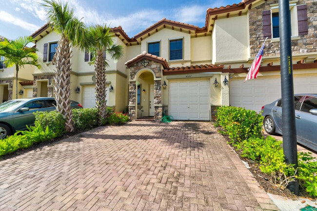 Foto del edificio - 4022 Devenshire Ct