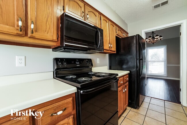 Building Photo - 5605 Bordeaux Cir W