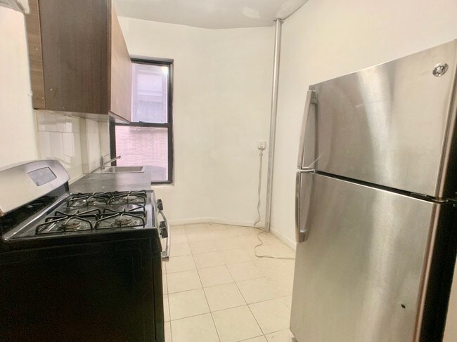 Building Photo - 527 W 135th St
