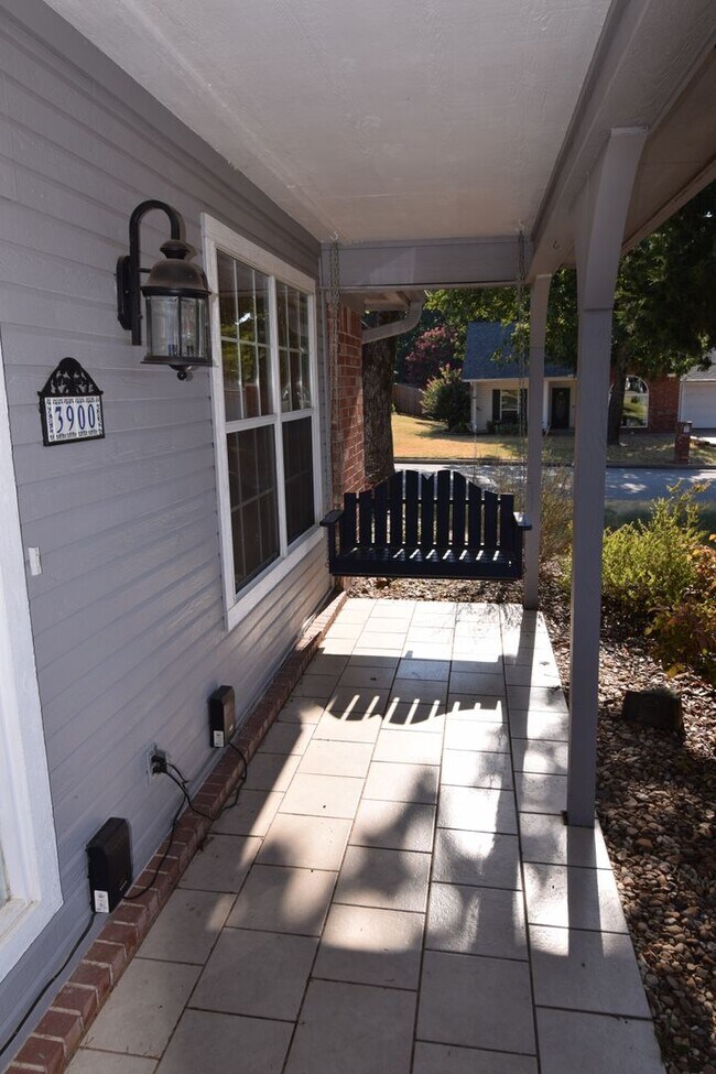 Foto del edificio - 3900 Bristol Ln