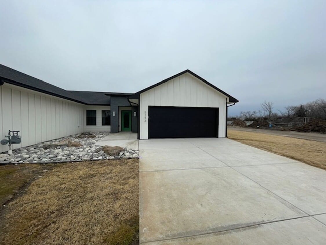 Foto principal - 5254/56 Chase Ave