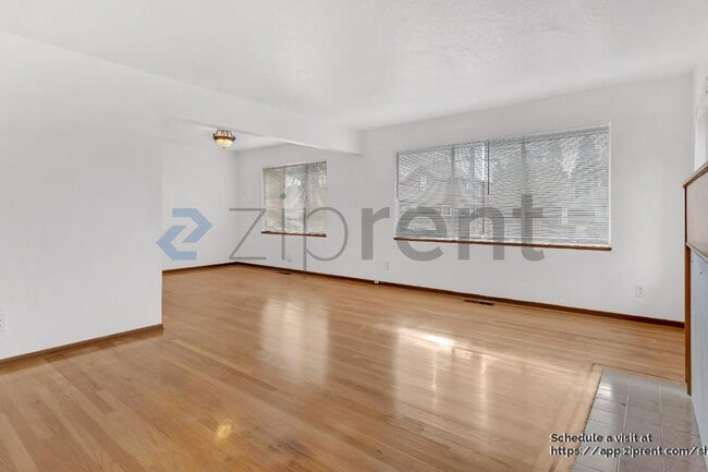 Building Photo - 6117 NE Clackamas St