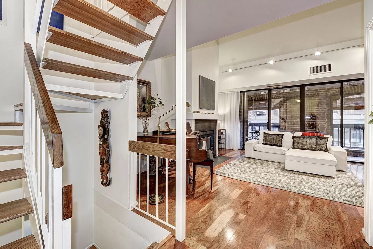 Foto principal - 3225 Grace St NW