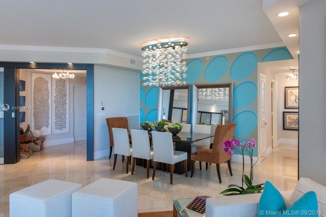 Building Photo - 749 Crandon Blvd