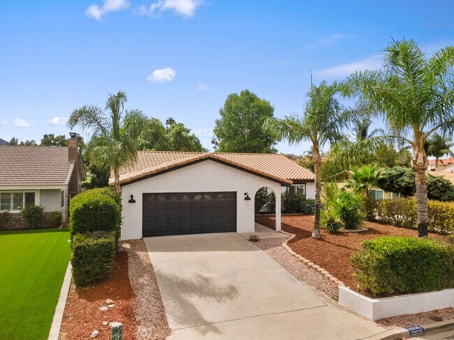 Foto del edificio - CANYON LAKE 3 BED 2 BATH ON GOLF COURSE