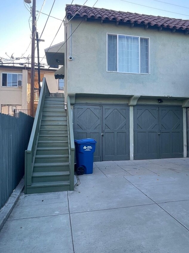 Primary Photo - 1163 N Genesee Ave