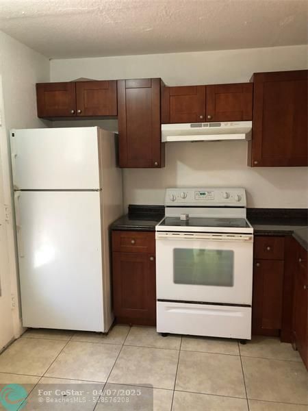 Building Photo - 403 NW 68th Ave