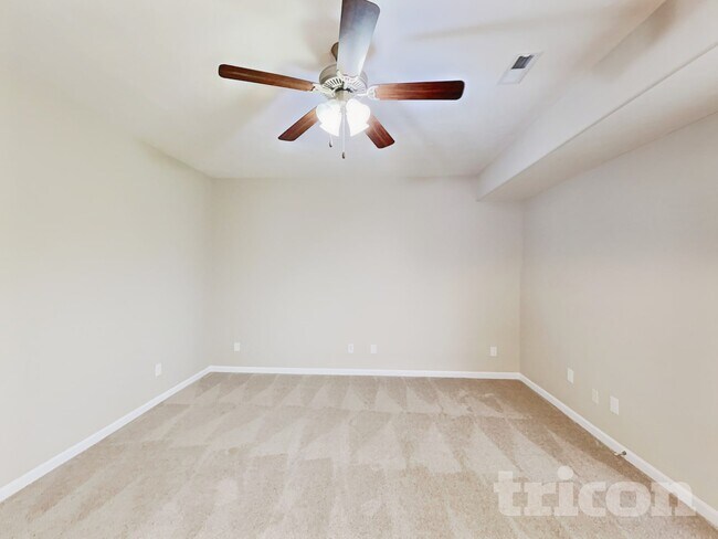 Building Photo - 1615 Sunray Dr