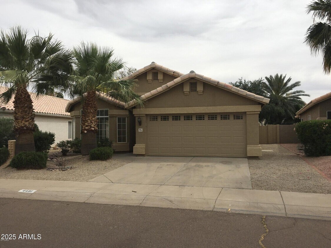 Foto principal - 4451 E Dry Creek Rd