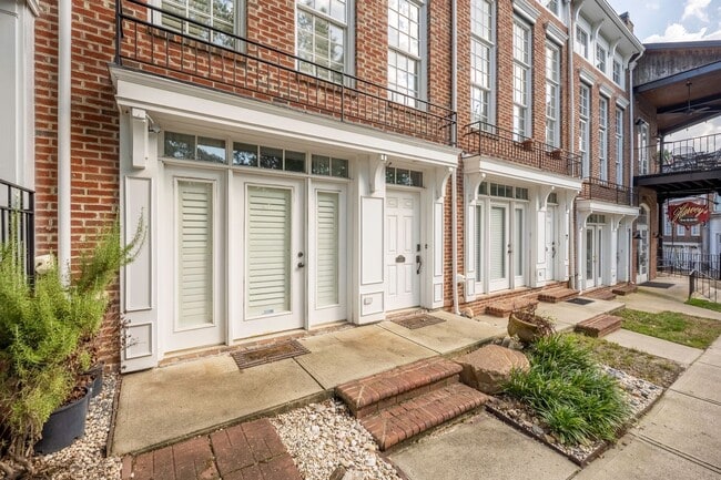 Building Photo - Stylish 3-bedroom townhome in Vermillion in Hustersville