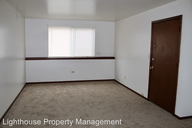 Building Photo - 4243-4245 Oak Park Dr SE