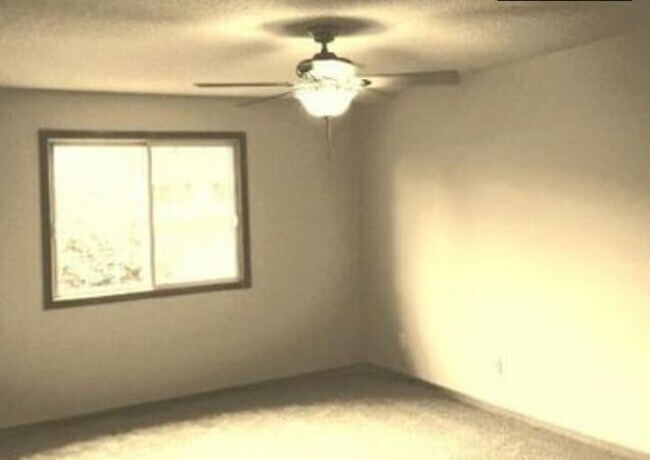 Foto del edificio - 3027 Juniper Ln