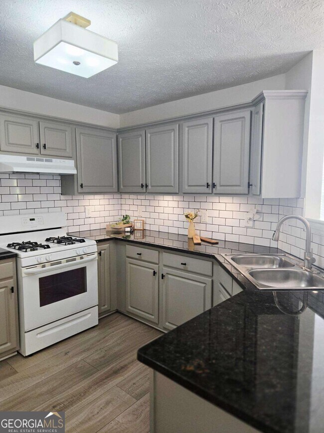 Foto del edificio - 2633 English Oaks Ln NW