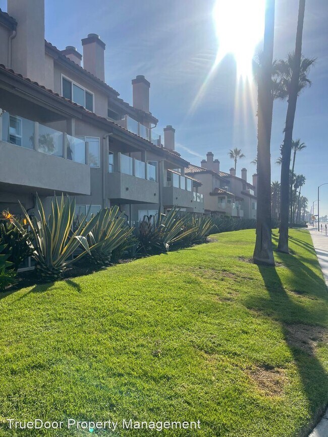Building Photo - 2 br, 2.5 bath House - 1400 Pacific Coast ...