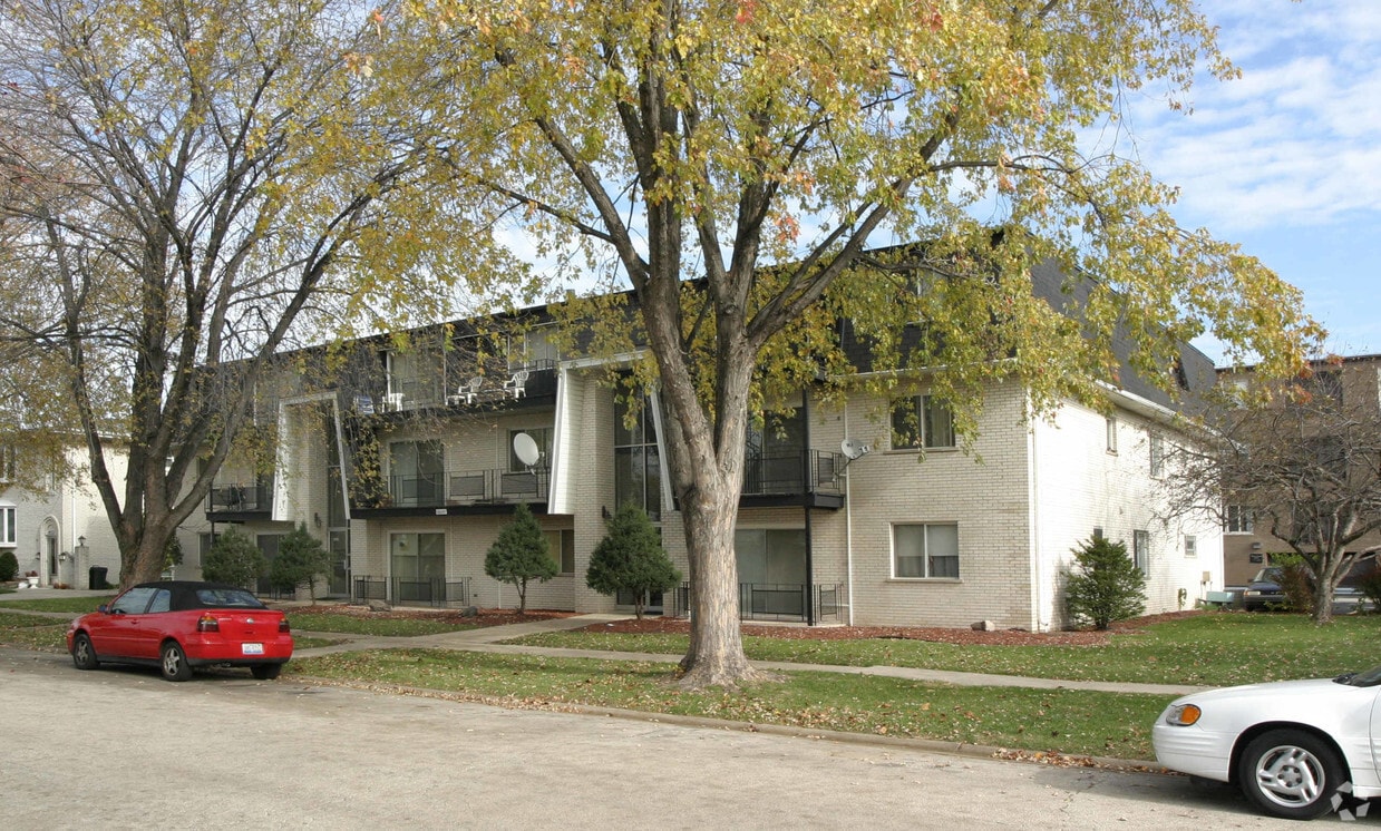 Primary Photo - 10025 S Komensky Ave