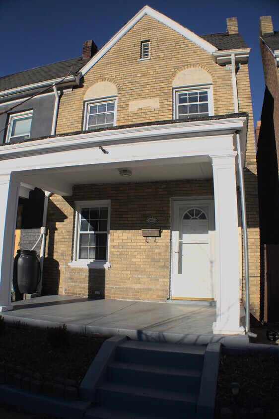 Primary Photo - 2612 Parkwood Ave