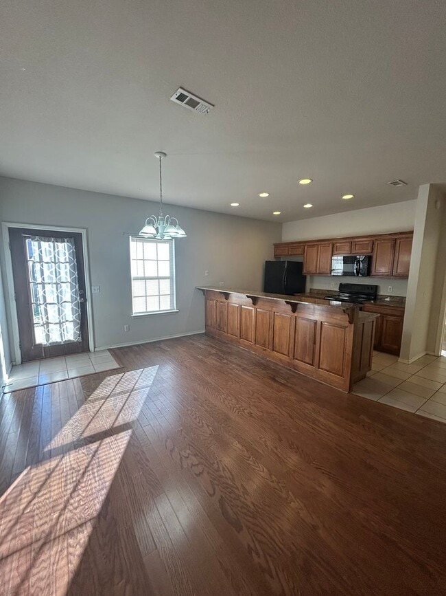 Building Photo - 3005 SW Amberwood Ave