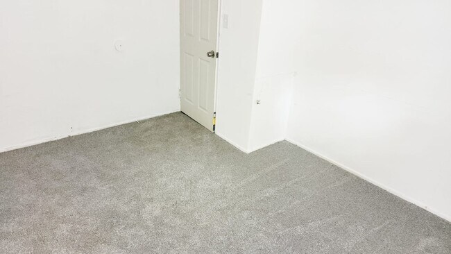 Foto del edificio - Move in ready!