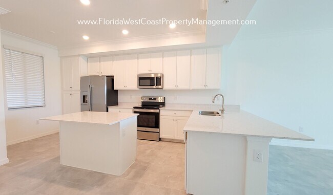 Foto del edificio - 7-12 MONTH LEASE! UNFURNISHED MOVE IN READY! LAKEWOOD NATIONAL!