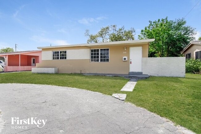Building Photo - 2410 Largo Dr