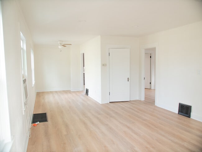 Building Photo - 420 Main St