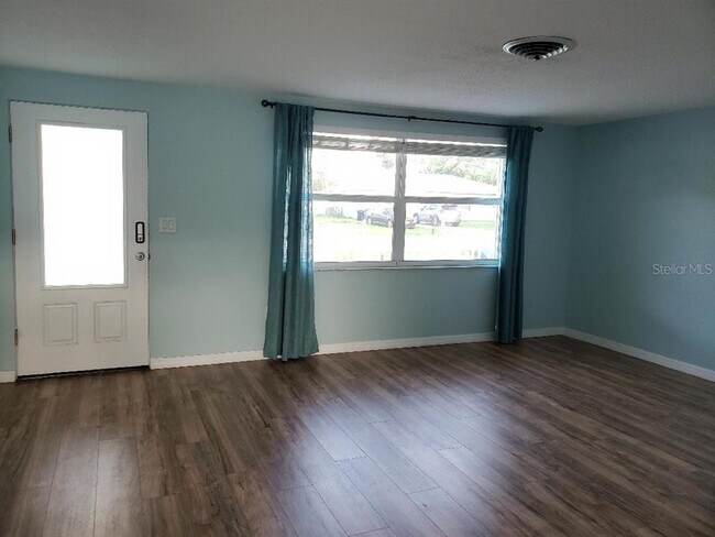 Foto del edificio - 1190 Leeward Rd