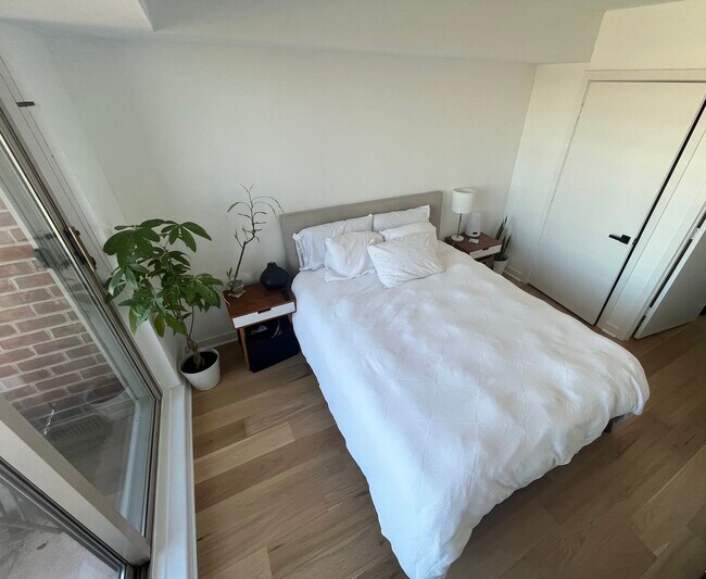 Master bedroom - 1275 25th St NW