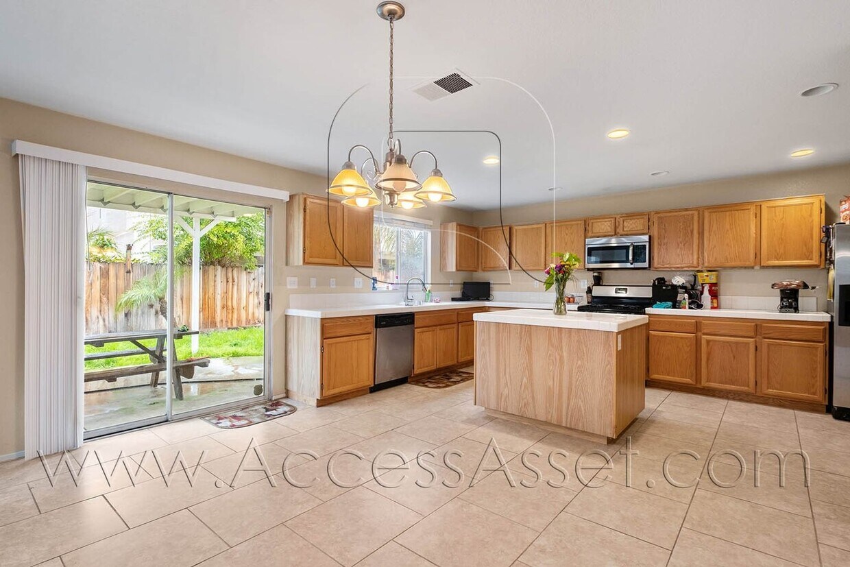Primary Photo - Inviting 4 Bedroom, 2.5 Bath Home In Hemet!