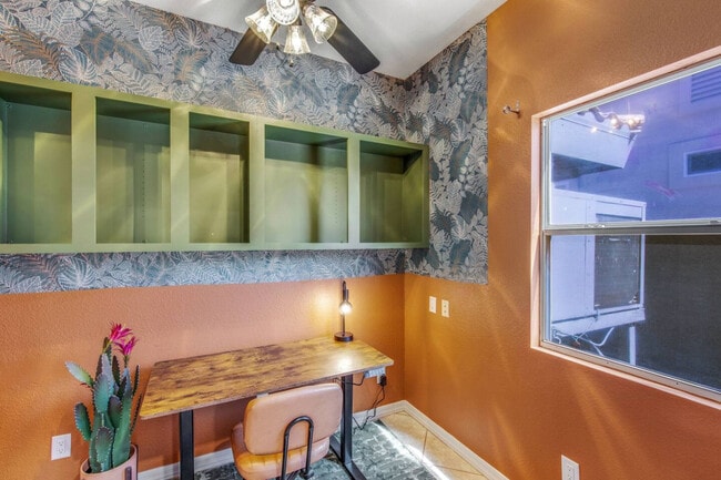 Foto del edificio - 1800 Burgundy Dr