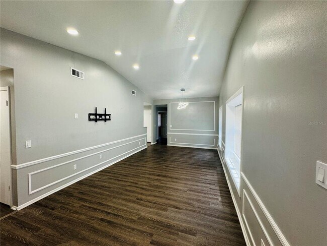 Building Photo - 6181 Sandcrest Cir