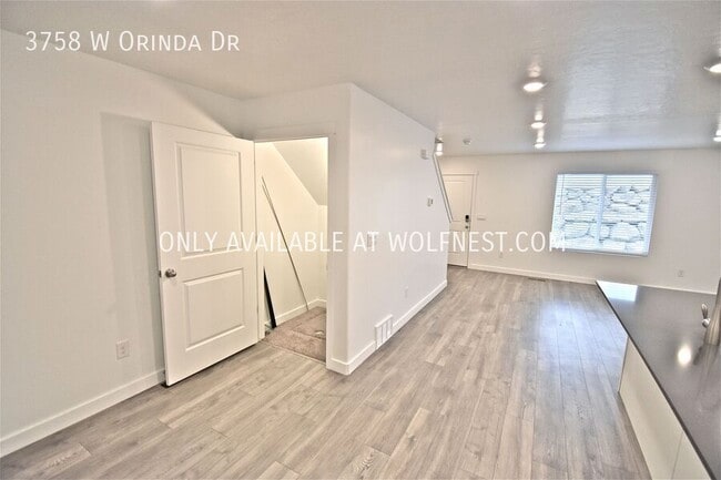 Building Photo - 3758 Orinda Dr