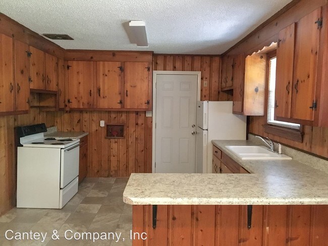 Building Photo - 3 br, 1.5 bath House - 2141 Robin Road