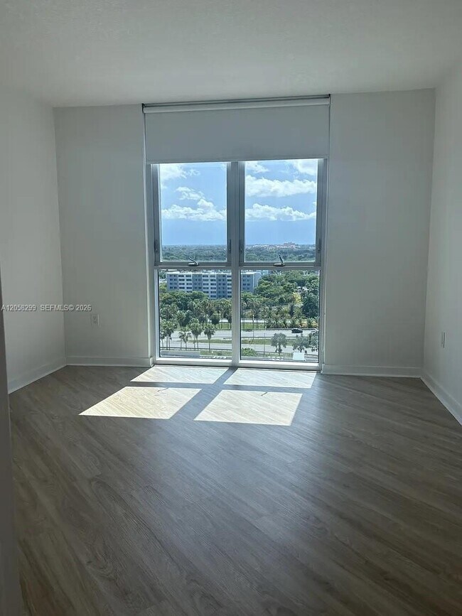 Foto del edificio - 9066 SW 73rd Ct