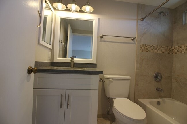 Building Photo - 227 Avenida Lobeiro