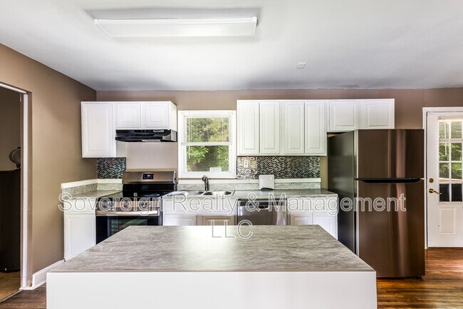 Foto del edificio - 2833 Cardo Dr NW