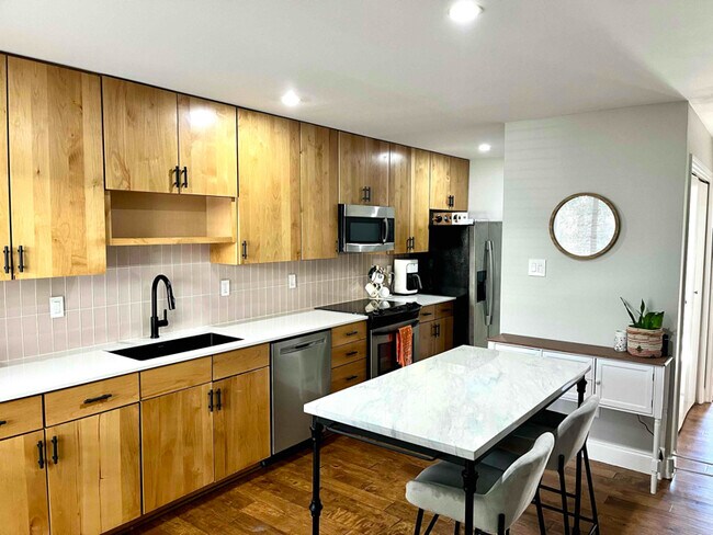 Foto del edificio - 4616 W Lovers Ln