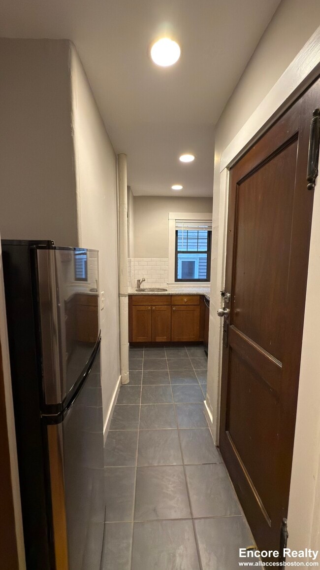 Building Photo - 13 Story St