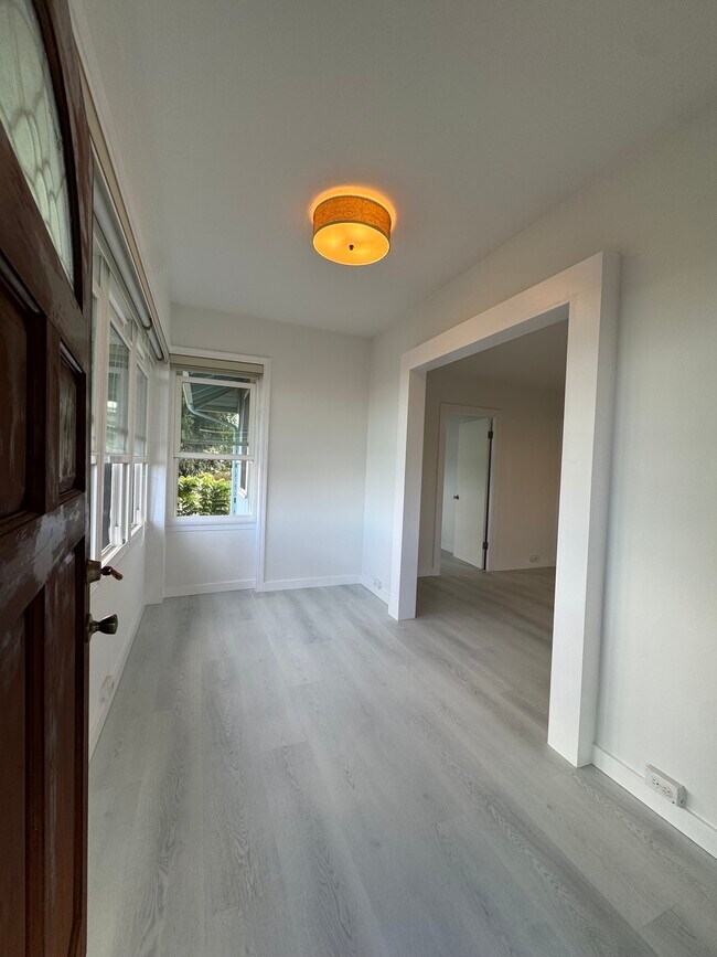 Building Photo - 1769 Puowaina Dr