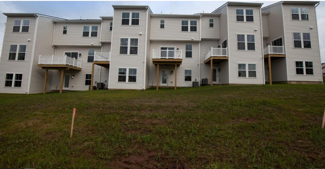 Building Photo - 3Bed, 2.5Bath - Fabulous NEW Townhome for ...