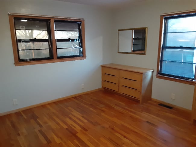 Building Photo - 544 Normandy Way