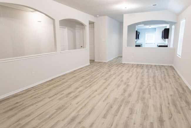 Building Photo - 631 Lentisco Dr