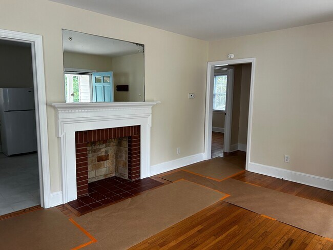 Building Photo - 423 E Radiance Dr