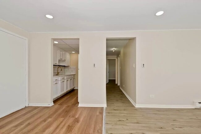 Foto del edificio - ? CHA Mobility Zone ? 2-Bedroom, Fully Renovated, Modern Upscale Apartment ?