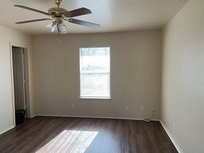 Foto del edificio - 3606 Warfield Dr