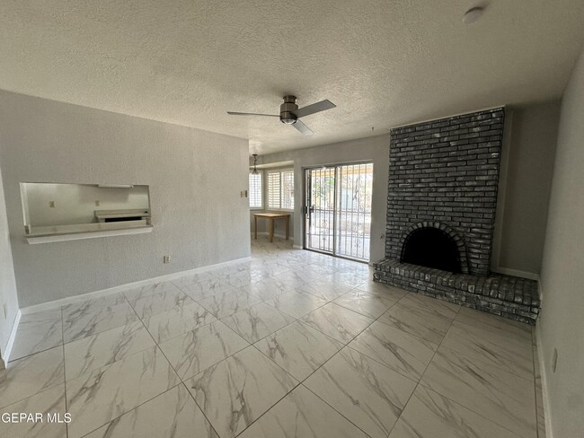 Building Photo - 10838 Valle Grande Ct